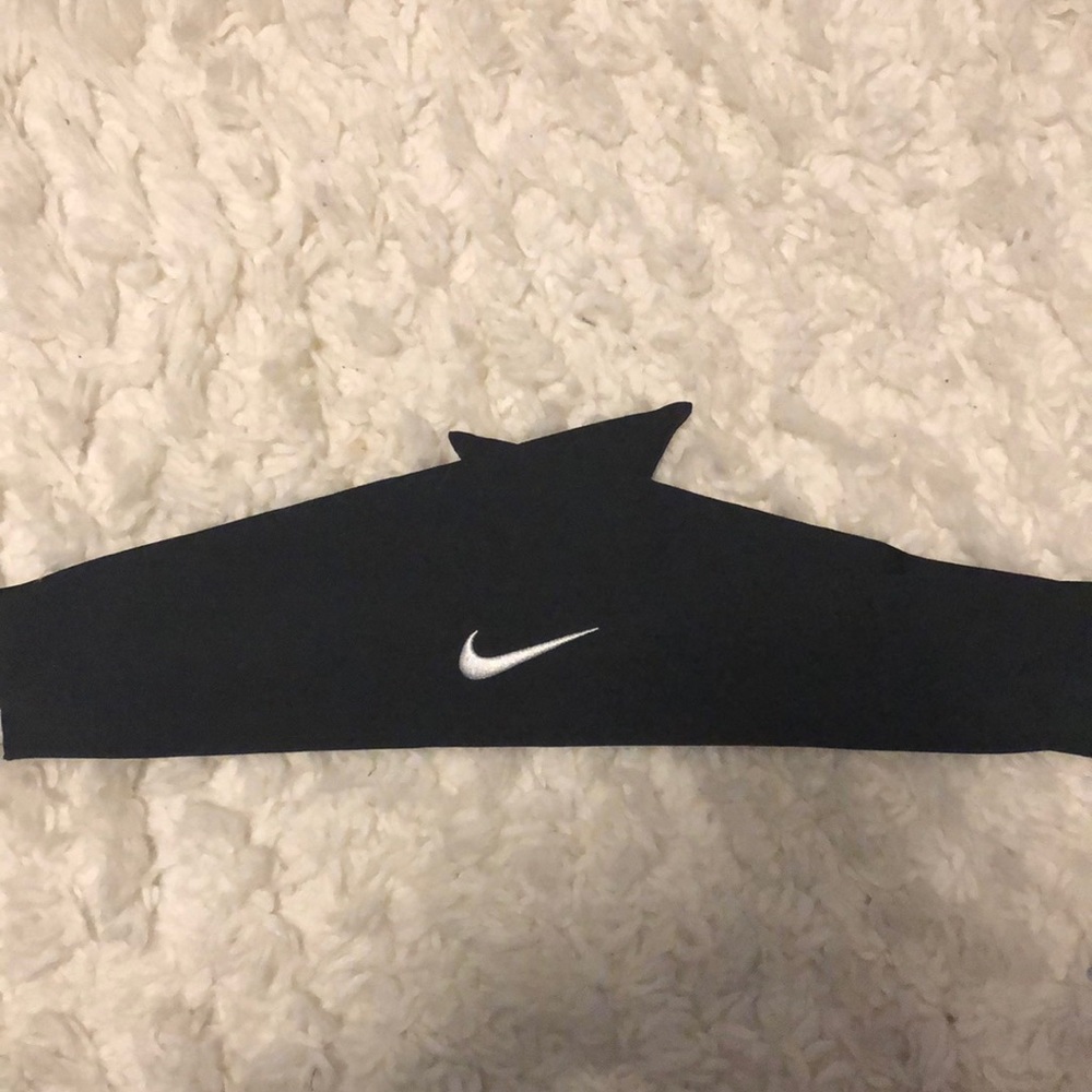 BLACK NIKE TYE HEADBAND